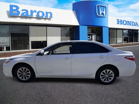 Used 2017 Toyota Camry LE FWD image 3