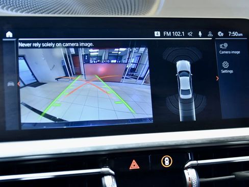 Used 2020 BMW 330i xDrive 330i xDrive w/ M Sport Package image 17