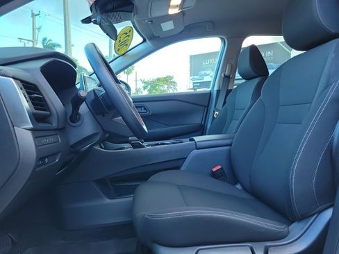 Used 2025 Nissan Rogue S image 20