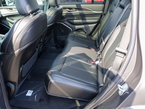 New 2026 Jeep Grand Cherokee Limited AWD/4WD image 15