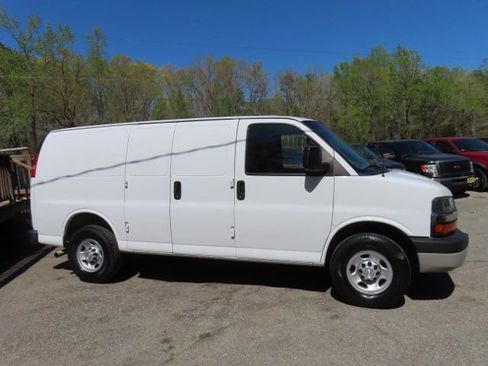 Used 2019 Chevrolet Express 2500 image 5