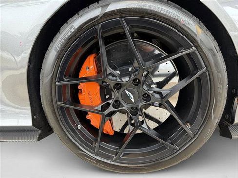 Used 2025 Aston Martin Vanquish image 17