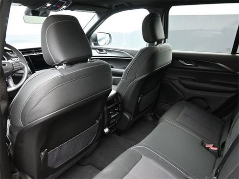 New 2025 Jeep Grand Cherokee Laredo X w/ Luxury Tech Group I image 17