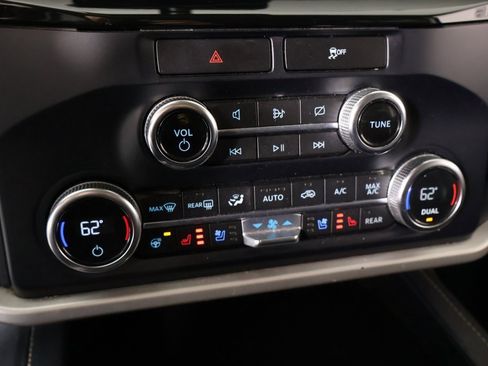 Used 2023 Ford Expedition Max XLT image 8