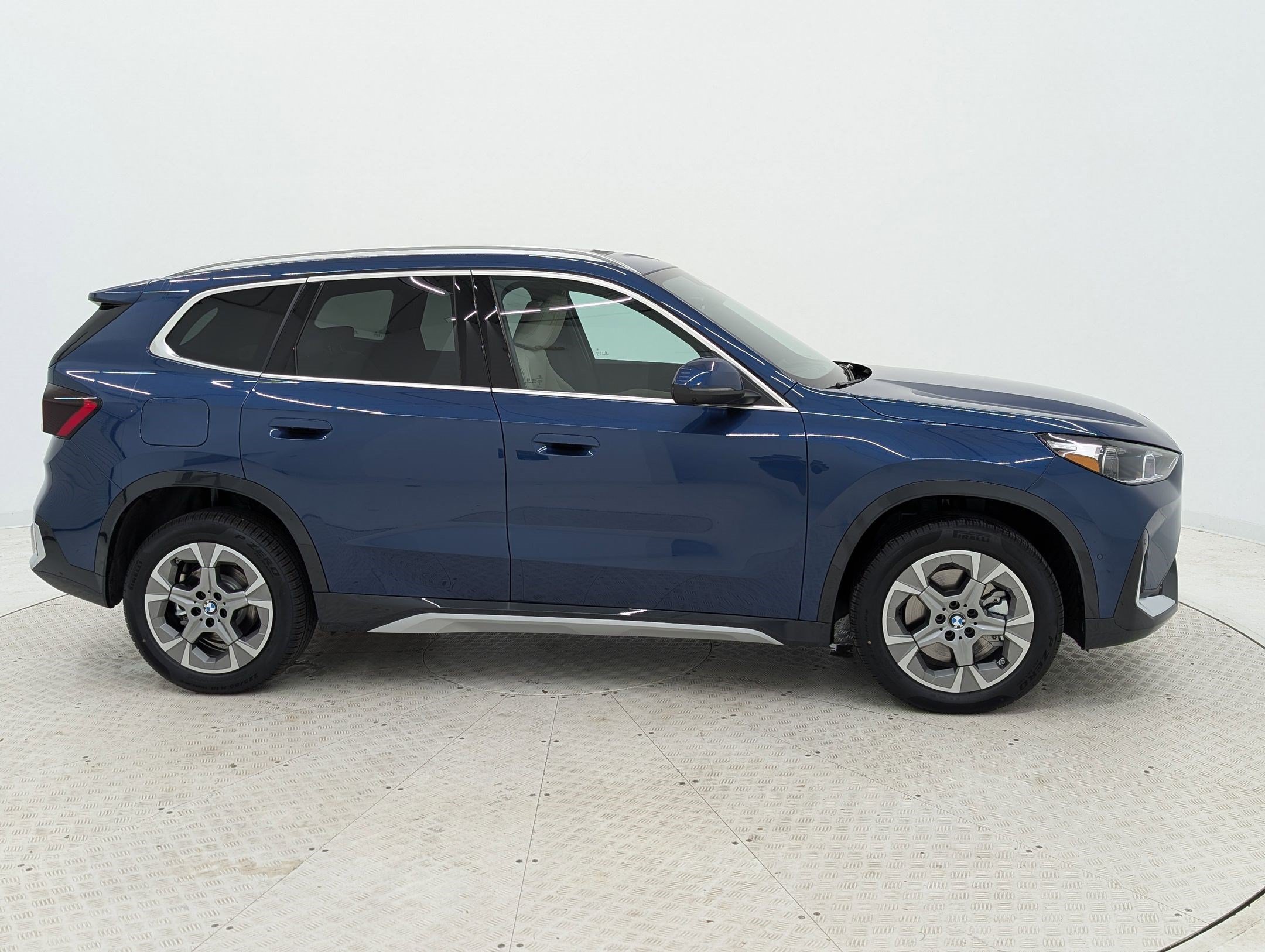 Used 2025 BMW X1 xDrive28i w/ Premium Package AWD/4WD image 8