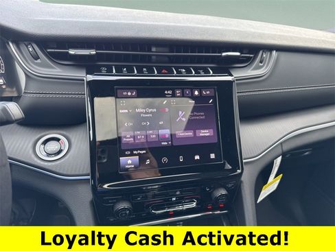 New 2025 Jeep Grand Cherokee Laredo w/ Luxury Tech Group I image 13