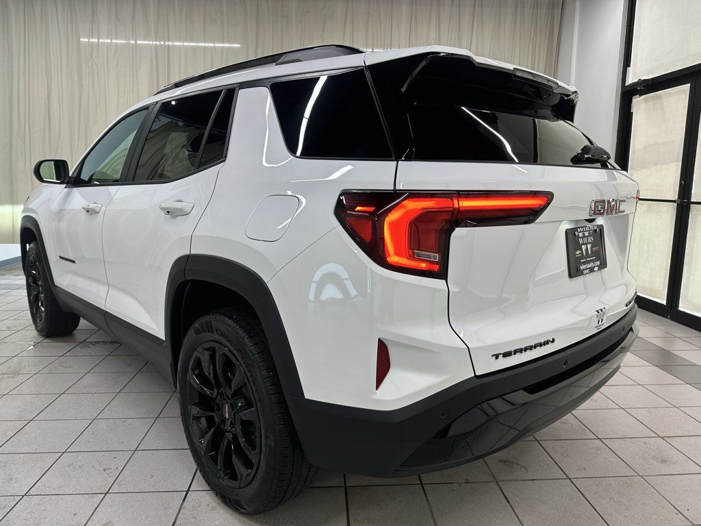 Used 2026 GMC Terrain Elevation w/ Elevation Premium Package FWD image 10