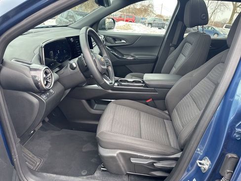 Used 2025 Chevrolet Equinox LT w/ Safety and Technology Package image 3