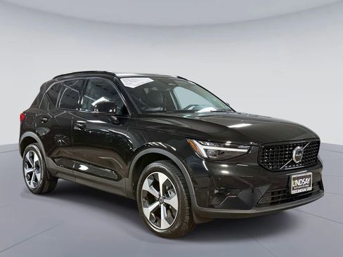 Used 2026 Volvo XC40 B5 Plus w/ Protection Package Premier AWD/4WD image 9