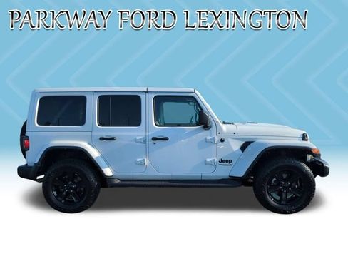 Used 2021 Jeep Wrangler Unlimited Sahara AWD/4WD image 6