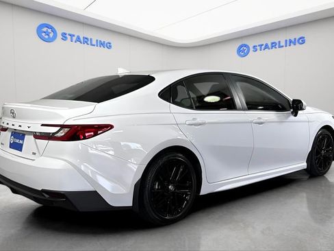 Used 2025 Toyota Camry SE w/ Convenience Package image 10