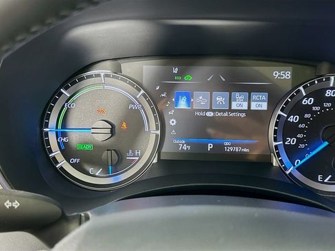 Used 2024 Toyota Highlander XLE FWD image 12