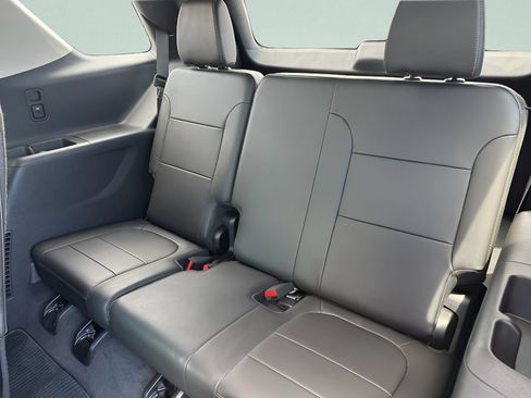 Used 2020 Chevrolet Traverse Premier w/ Redline Edition AWD/4WD image 18
