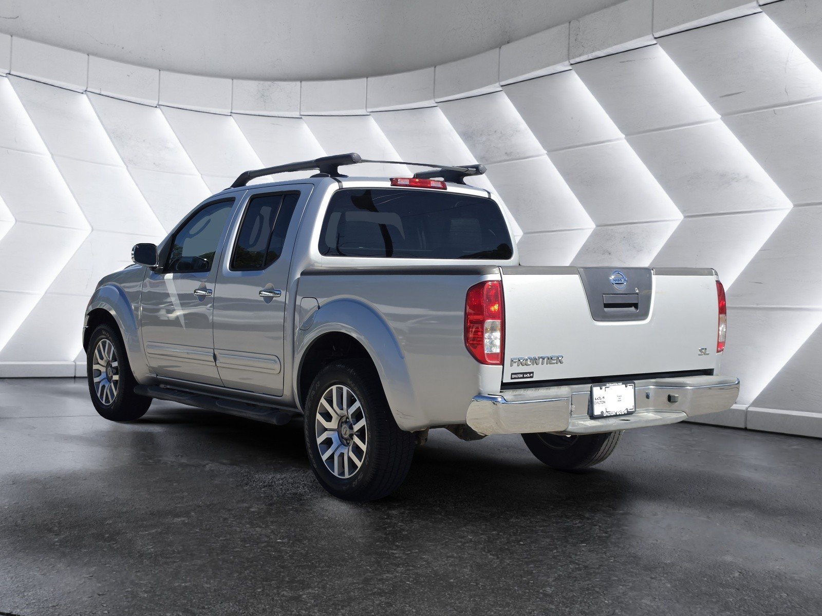 Used 2011 Nissan Frontier SL RWD image 5