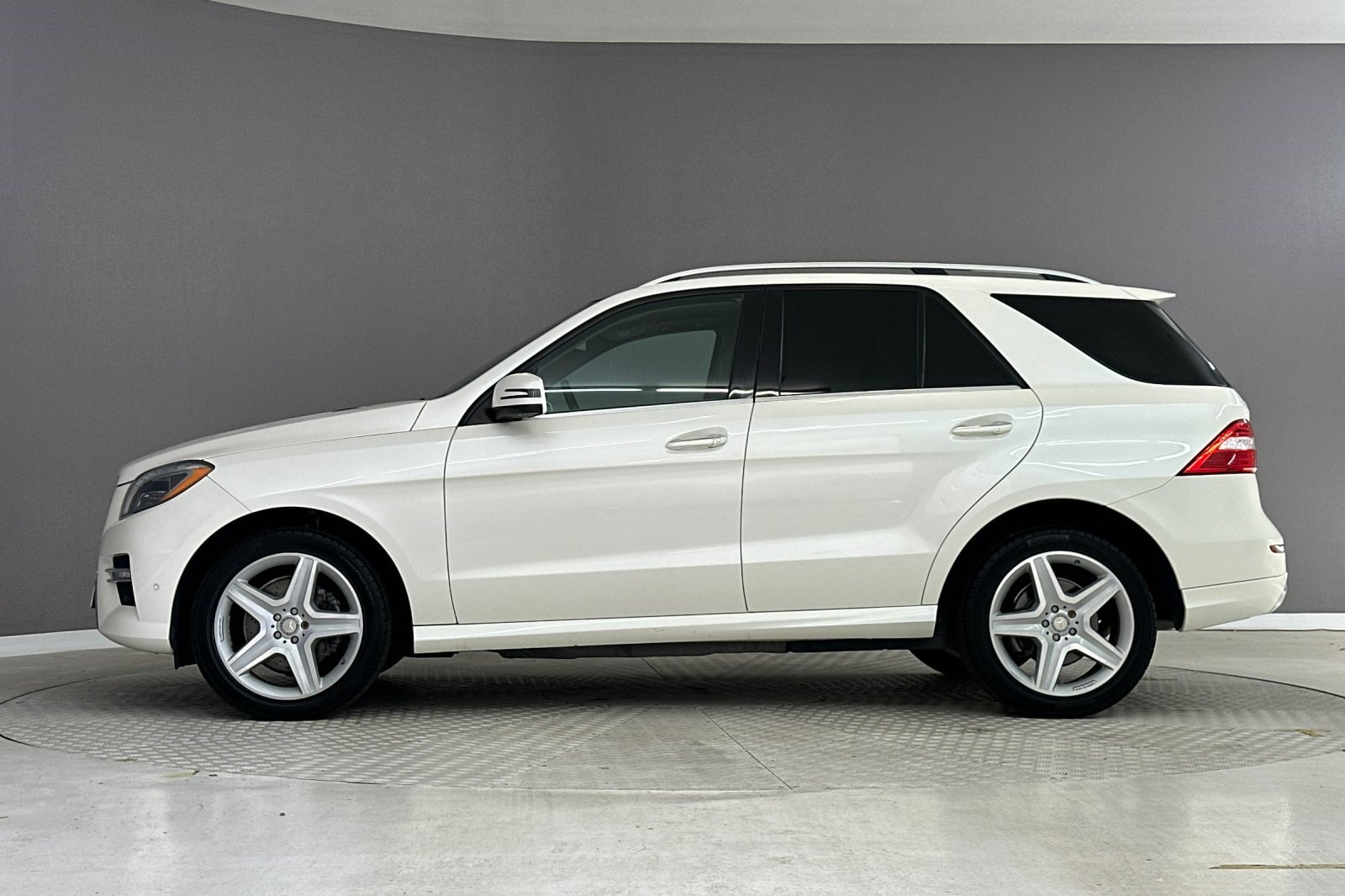 Used 2015 Mercedes-Benz ML 400 4MATIC image 2