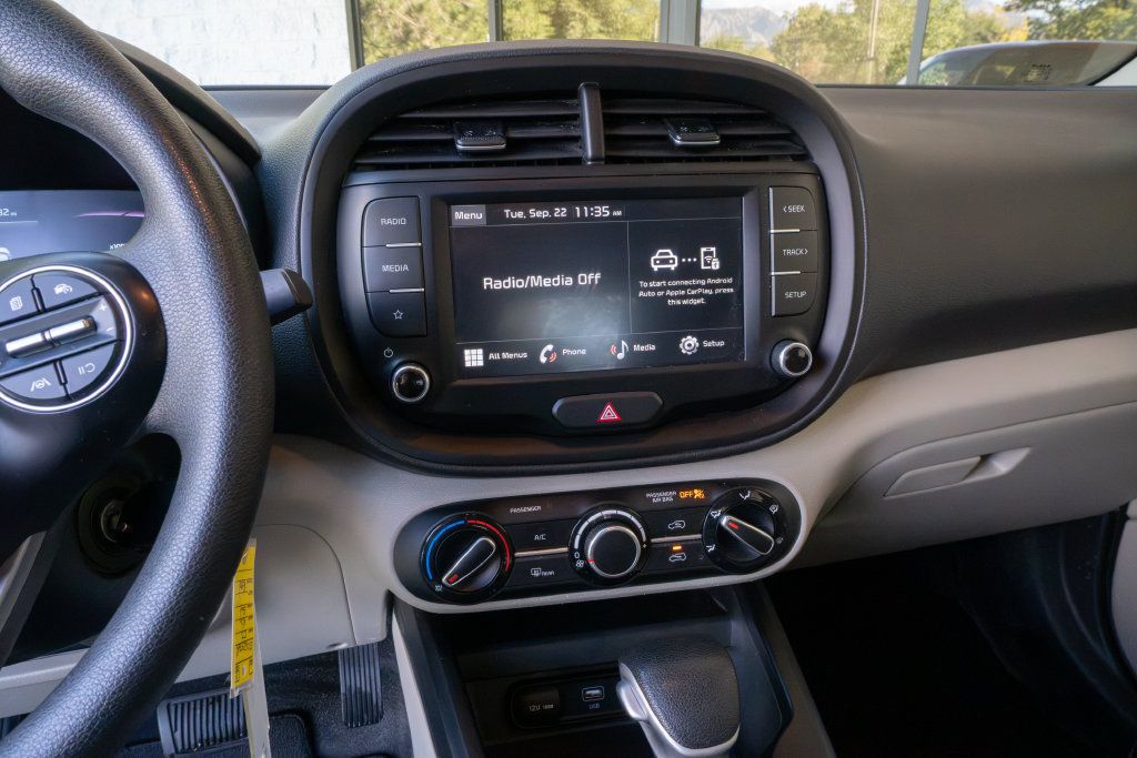 Used 2023 Kia Soul LX FWD image 11