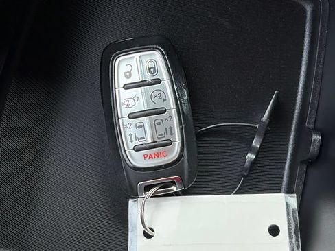 Used 2025 Chrysler Pacifica Select FWD image 55
