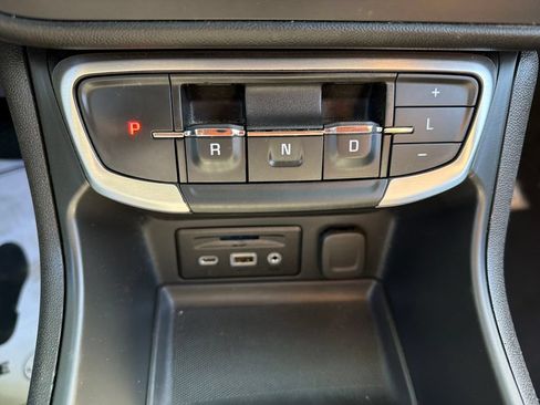 Used 2024 GMC Terrain SLT AWD/4WD image 26