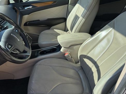 Used 2019 Lincoln MKC Select w/ Select Plus Package image 11