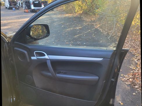 Used 2009 Porsche Cayenne image 23