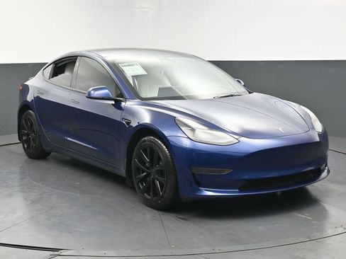 Used 2023 Tesla Model 3 Standard Range image 2