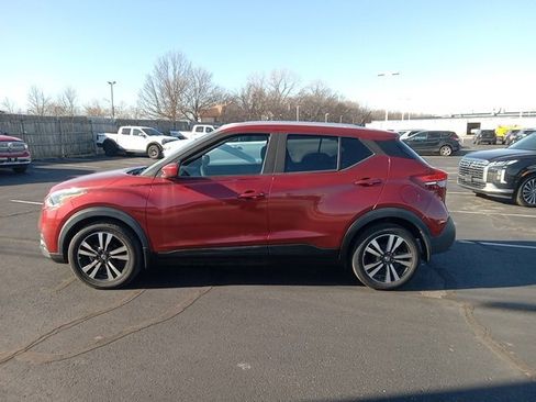 Used 2019 Nissan Kicks SV image 4