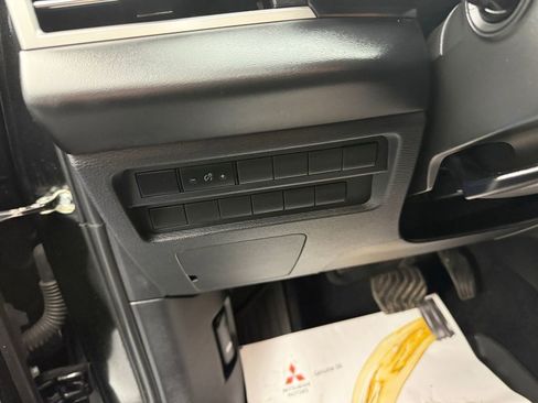 Used 2023 Mitsubishi Outlander ES image 27