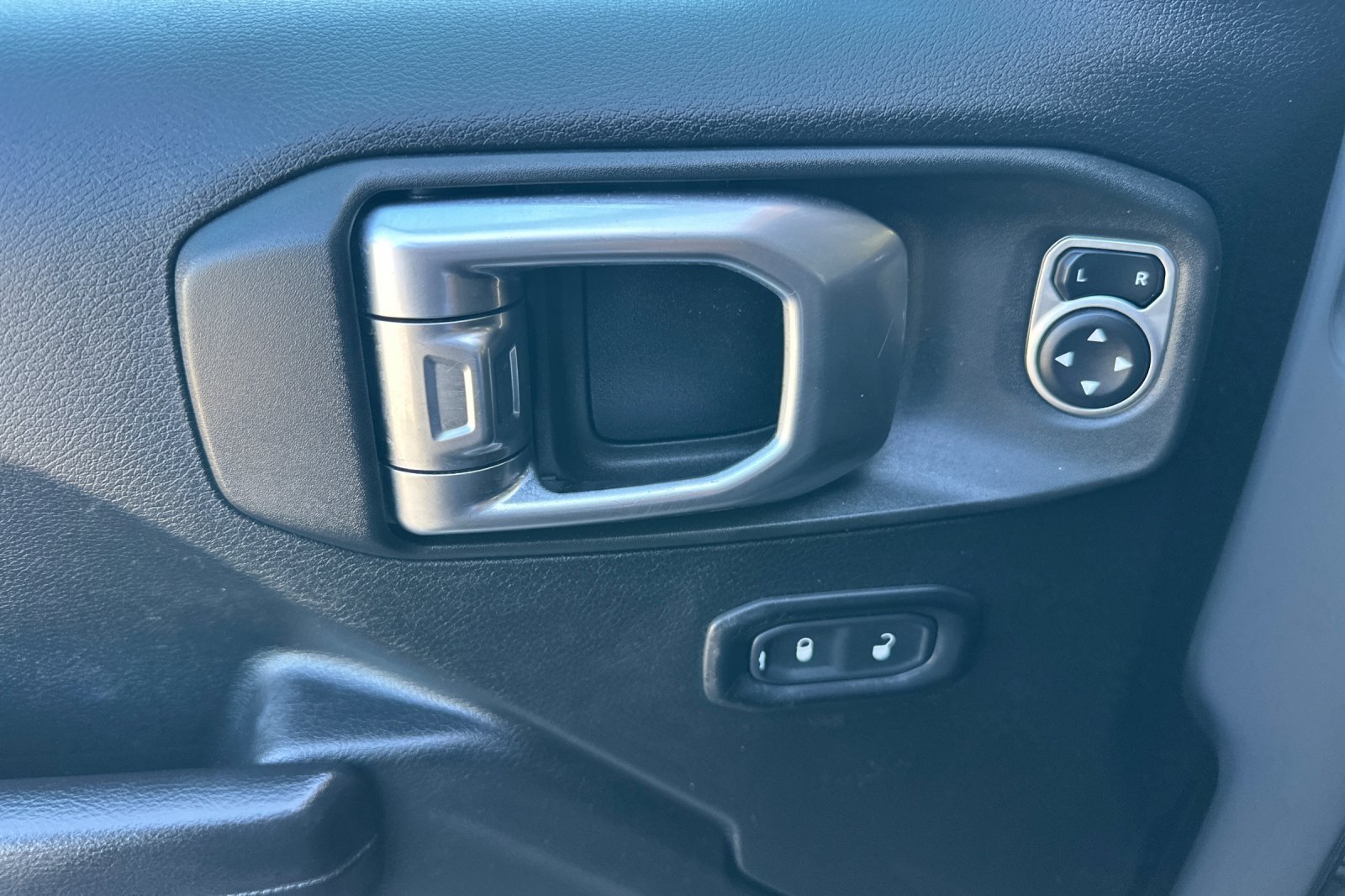 Used 2019 Jeep Wrangler Unlimited Sport S AWD/4WD image 10