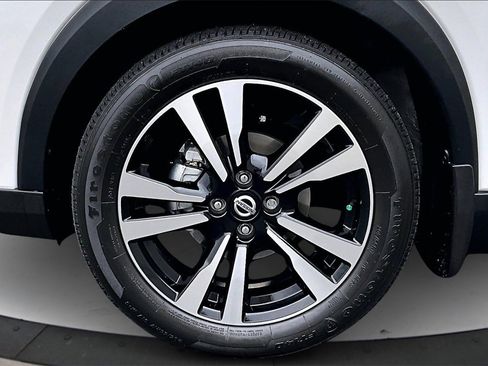 Used 2019 Nissan Kicks SR w/ SR Premium Package image 31