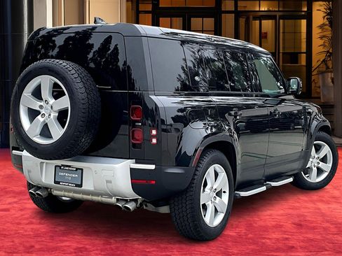 Used 2024 Land Rover Defender 110 SE image 12