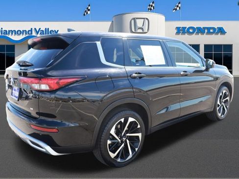 Used 2024 Mitsubishi Outlander SE image 8