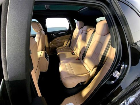 Certified 2023 Porsche Cayenne AWD/4WD image 24