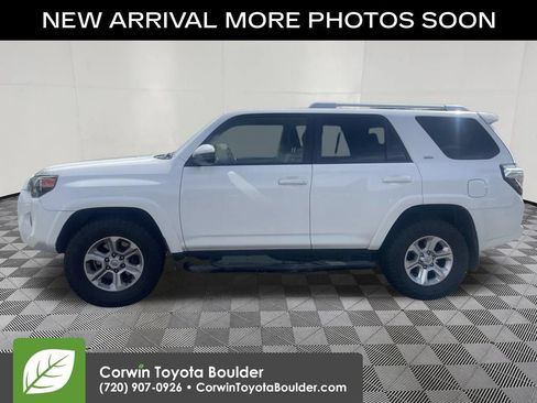 Used 2016 Toyota 4Runner SR5 AWD/4WD image 4