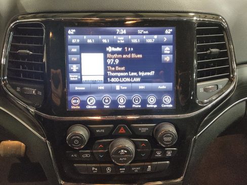 Used 2022 Jeep Grand Cherokee Limited image 25