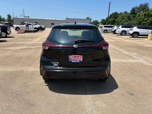 Used 2024 Nissan Kicks S FWD image 4