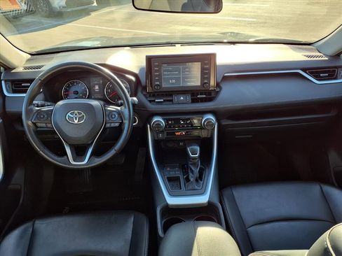 Used 2019 Toyota RAV4 XLE Premium image 10