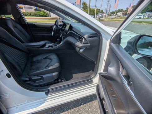 Used 2024 Toyota Camry SE w/ Cold Weather Package FWD image 12