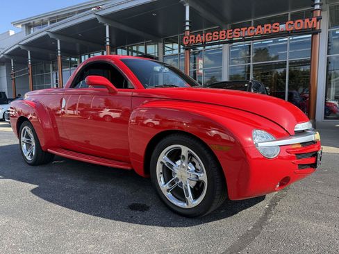 Used 2004 Chevrolet SSR w/ Preferred Equipment Group RWD image 22