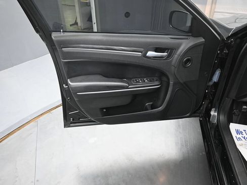 Used 2022 Chrysler 300 Touring w/ Sport Appearance Package RWD image 20