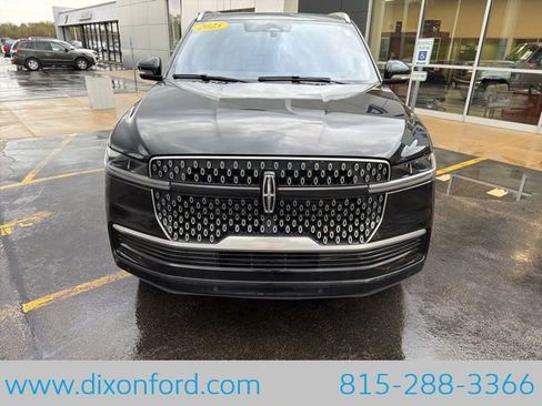 Used 2025 Lincoln Navigator Reserve AWD/4WD image 2