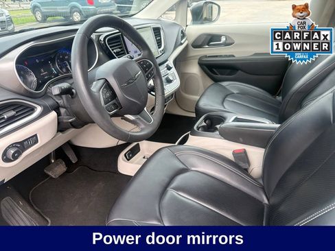 Used 2023 Chrysler Pacifica Touring-L FWD image 29