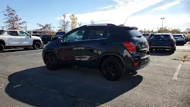 Used 2017 Chevrolet Trax LT w/ LT Convenience Package FWD image 8