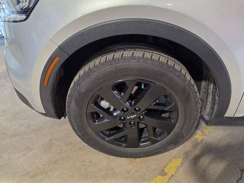 Used 2022 Kia Sorento S AWD/4WD image 3