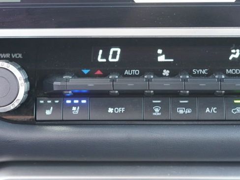 Used 2023 Toyota Tundra Platinum AWD/4WD image 34