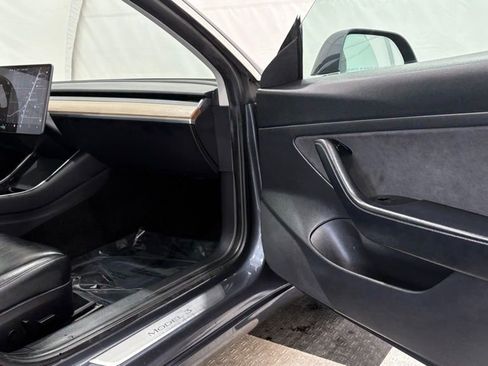 Used 2020 Tesla Model 3 Standard Range Plus image 18