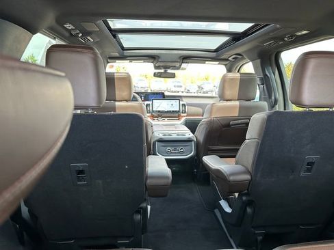 Used 2025 Ford Expedition King Ranch image 19