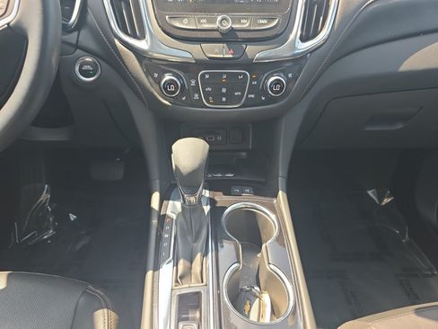Used 2023 Chevrolet Equinox Premier AWD/4WD image 12