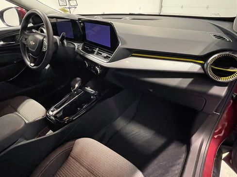 Used 2024 Chevrolet Trax LT image 25