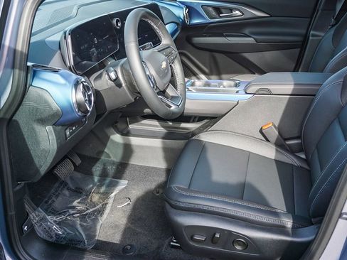 New 2026 Chevrolet Equinox EV LT image 17