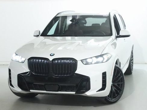 Certified 2024 BMW X5 xDrive40i w/ M Sport Package AWD/4WD image 3